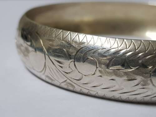 BEAUTIFUL 925 STERLING SILVER BANGLE