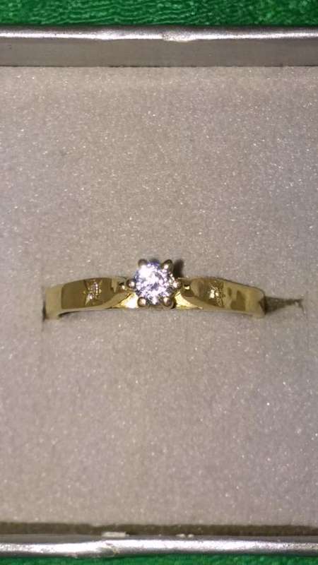 18CT LADIES DIAMOND RING VS
