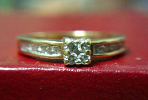 SPARKLY ###9CT GOLD LADIES DIAMOND RING 19 DIAMONDS IN TOTAL