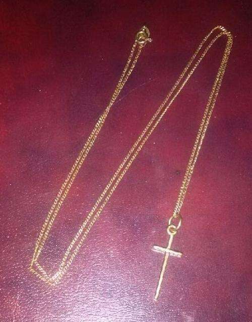 9CT GOLD LADIES CHAIN WITH CROSS