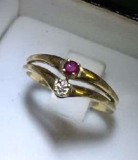 9CT GOLD LADIES DIAMOND AND RUBY RING