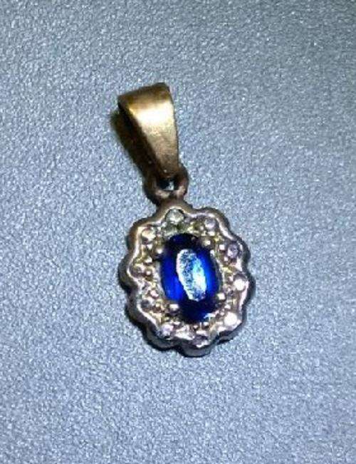 STUNNING 9CT GOLD LADIES PENDANT WITH BLUE SAFFIRE