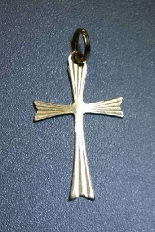 9CT GOLD LADIES CROSS PENDANT