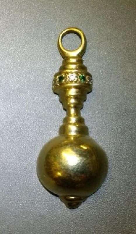 9CT GOLD LADIES PENDANT WITH GREEN AND CLEAR CUBIC DETAIL