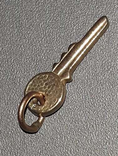 9CT GOLD KEY CHARM