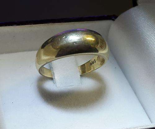 9CT GOLD LADIES RING
