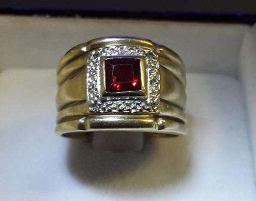 THICK 9CT GOLD LADIES RING WITH RED RUBY STONE AND DIAMONDS