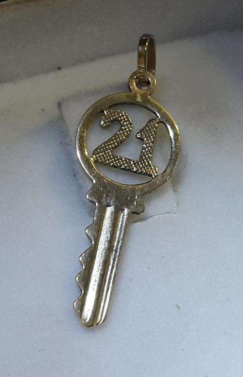 21ST KEY 9CT GOLD PENDANT