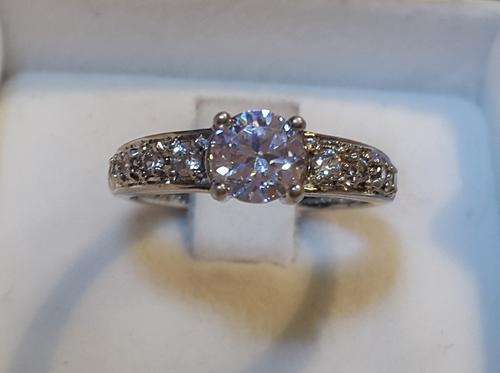 925 STERLING SILVER LADIES RING WITH CUBIC ZIRCONIAS