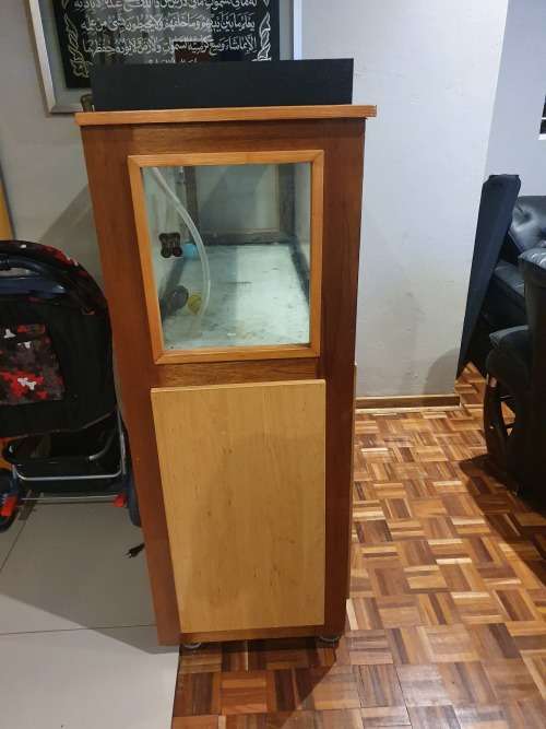 4ft fish tank in coustom built cabnit