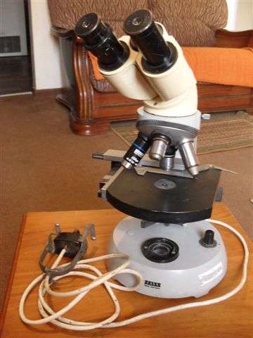 AN OLD ZEISS WEST GERMAN MICROSCOPE