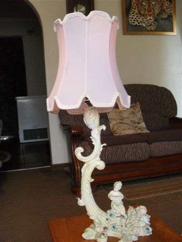 **** LAMP WITH STUNNING DETAIL *****