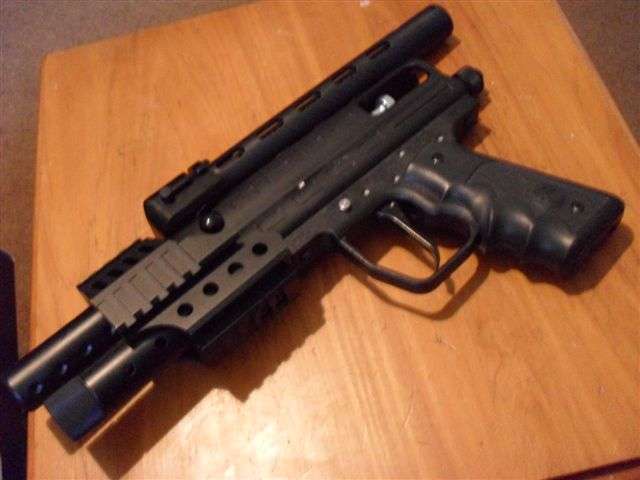 PISTAL MP 5 MECHANICAL PAINTBALL MARKER.....NOT FOR SALE TO PERSON UNDER 18 YEARS