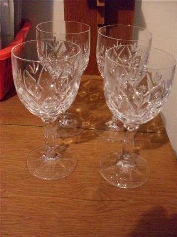4 PRETTY CRYSTAL GLASSES WITH NICE DESIGN