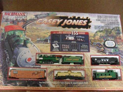WOW !!!! 155 PIECE RAILROAD HO SCALE ELECTRIC TRAIN SET