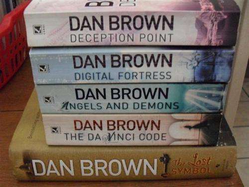 A SET OF DAN BROWN"S BOOKS