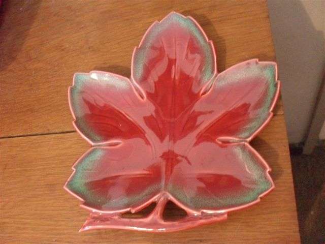 BEAUTIFUL COLOURS !!!!! HOLLAND LEAF SHAPED SNACK DISH...
