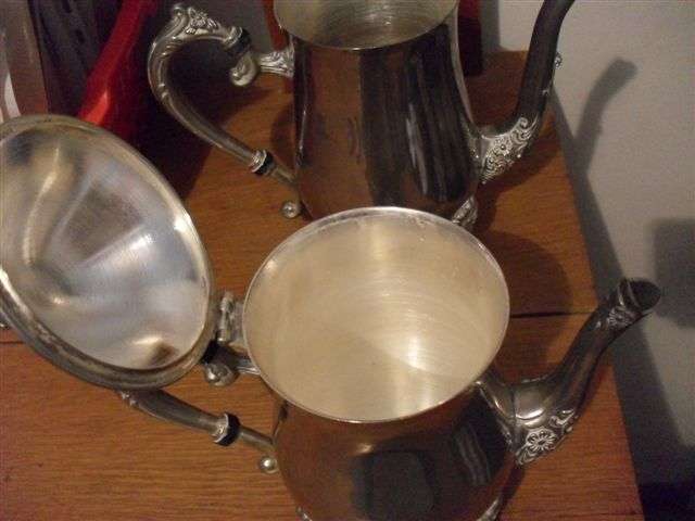 2 X SP COFEE/TEA POTS......