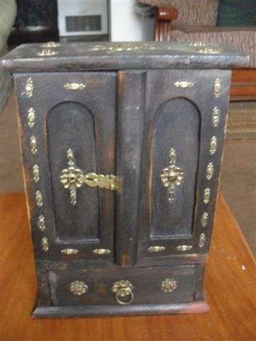WOODEN JEWELLERY CABINET/WARDROBE WITH BRASS DETAIL