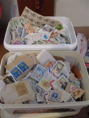 2 X ICECREAM TUBS WITH HUGE LOT OF  MIXED WORLD STAMPS (OFF AND ON PAPER )