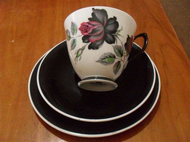 WOW !!!!! VERY RARE TRIO....ROYAL ALBERT ENGLAND.. MASQUERADE PATTERN