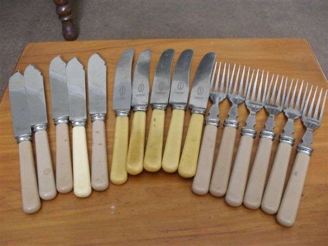 SOME VINTAGE BONE HANDLE KNIVES ETC