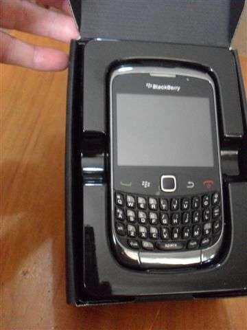 BLACKBERRY 9300 CELLPHONE AND ACCESSORIES....