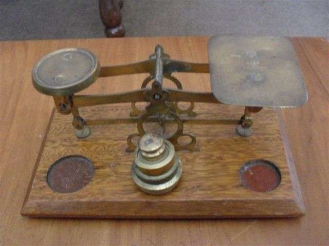 VINTAGE BRASS POST OFFICE SCALE (MADE IN ENGLAND )