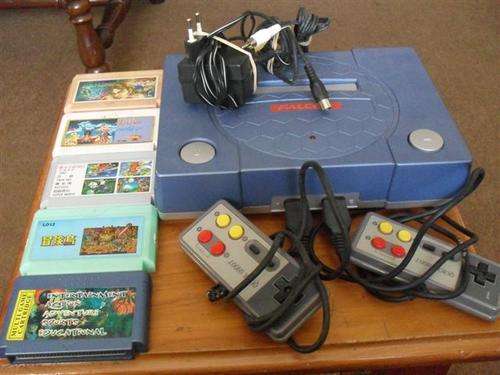 VINTAGE....OLD CONSOLE/TV GAME ...  ACCESSORIES AND 5 GAMES (WORKS)