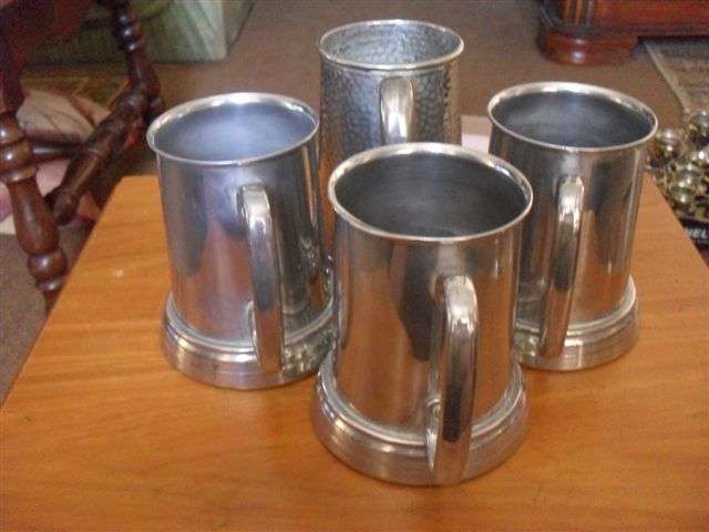1 X PEWTER TANKARD AND 3 GLASS BOTTOM TANKARDS....