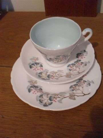 PRETTY  VINTAGE TRIO....TUSCAN ENGLAND ...JUNIPER PATTERN...