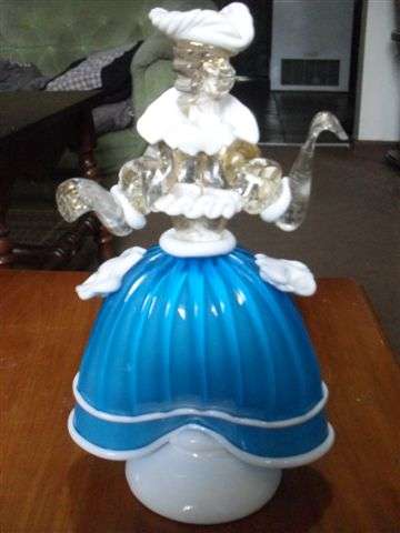WOW....BEAUTIFUL/STUNNING..... MURANO VENETIAN GLASS LADY FIGURINE......