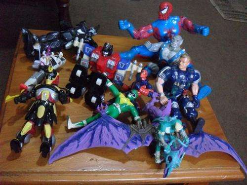 10 AWSOME FIGURES (INCLUDING SPIDERMAN 14 POINTS OF MOVEMENT )