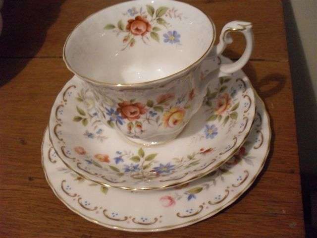 WOW STUNNING ROYAL ALBERT TRIO....JUBILEE ROSE PATTERN.....