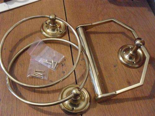 2 X BRASS RING TOWEL HOLDERS AND 1 X BRASS TOILET ROLL HOLDER.....