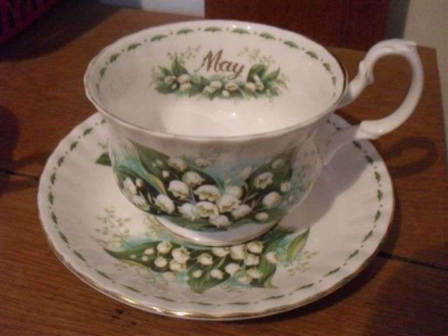 ROYAL ALBERT LARGE DUO (FLOWER OF THE MONTH SERIES )