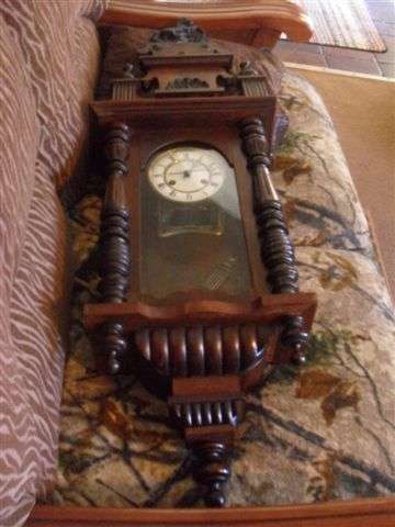 WOW ...STUNNING HUGE WOODEN WALL CLOCK WITH BEAUTIFUL DECORATIVE PIECES.....