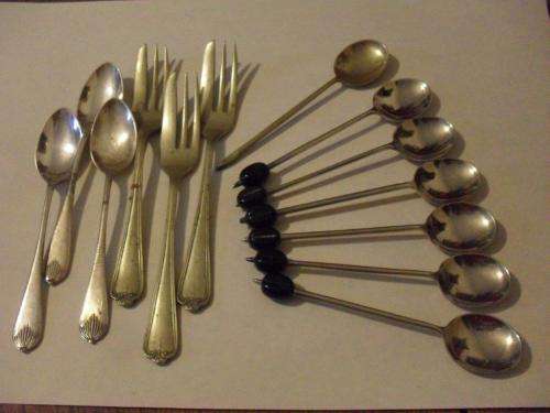 6 X VINTAGE COFFEE BEAN EPNS TEASPOONS AND 7 OTHER EPNS ITEMS