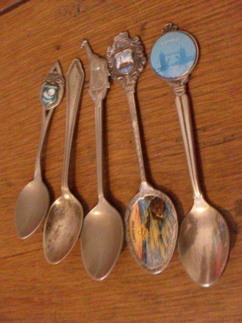A COLLECTION OF 23 X INTERESTING CRESTED COLLECTORS TEASPOONS