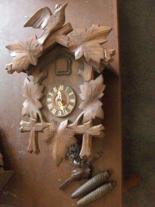 BEAUTIFUL BIG WOODEN CUCKOO CLOCK