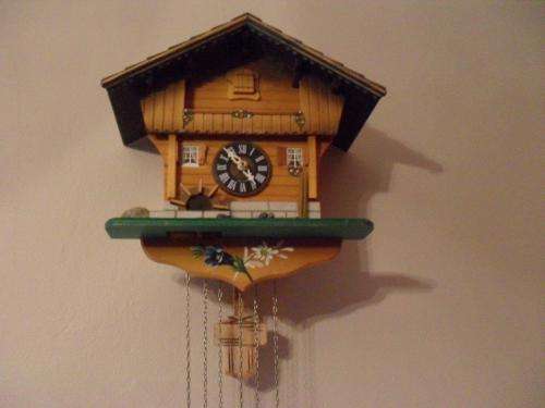 STUNNING SWISS MUSICAL CUCKOO CLOCK......