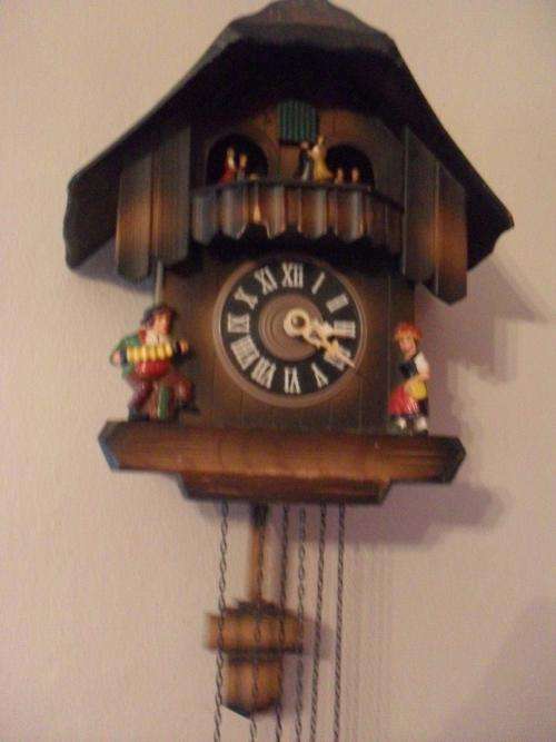 STUNNING SWISS MUSICAL MOVEMENT CUCKOO CLOCK....