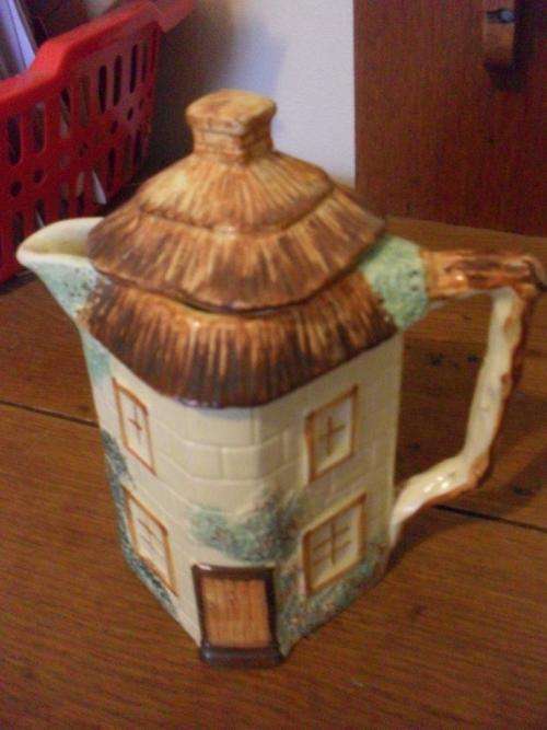 PRETTY HOUSE SHAPED  TEAPOT