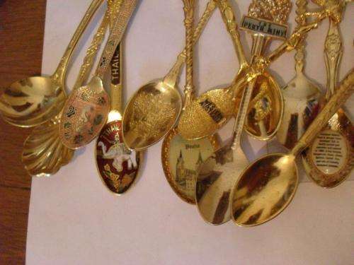 WOW....WOW....12 STUNNING COLLECTORS TEASPOONS