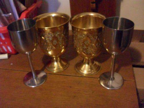 2 BRASS GOBLETS AND 2 STAINLESS STEEL GOBLETS