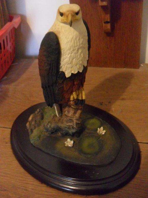 STUNNING FEATHERS OF KNYSNA BALD EAGLE ORNAMENT ...LIMITED EDITION