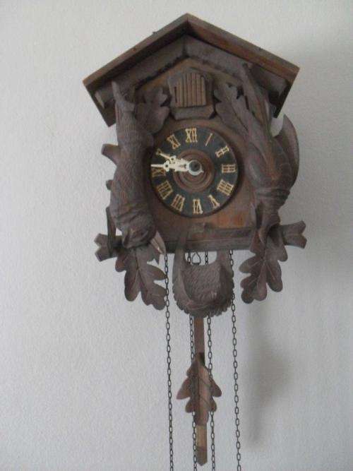 BEAUTIFUL CUCKOO CLOCK......