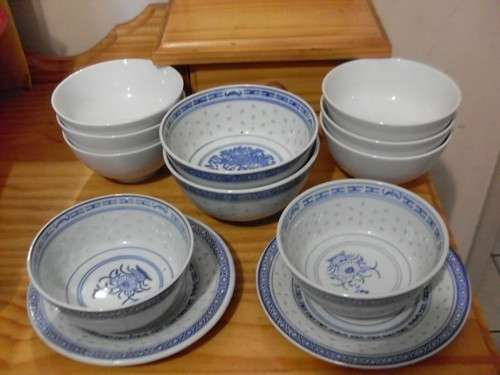 A JOBLOT OF WHITE AND BLUE/WHITE ORIENTAL BOWLS