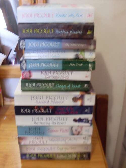 A GREAT COLLECTION OF JODI PICOULT NOVELS HERE