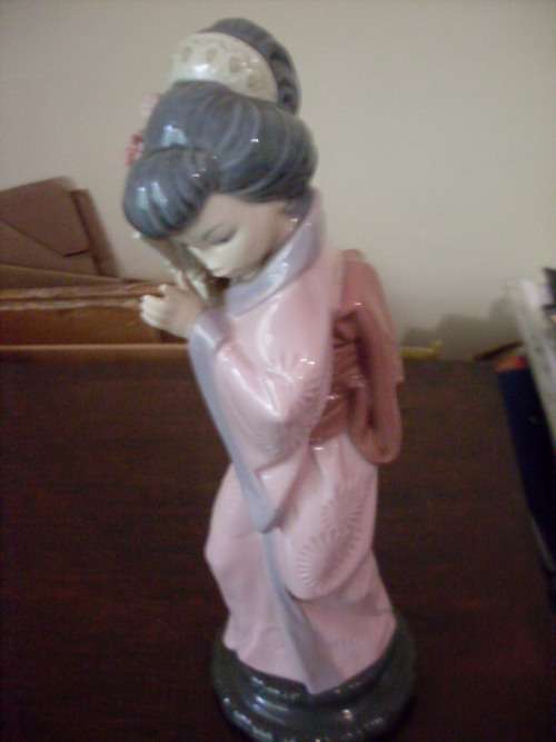 WHAT A BEAUTY.....LLADRO TIMID GEISHA GIRL FIGURINE NO 4990